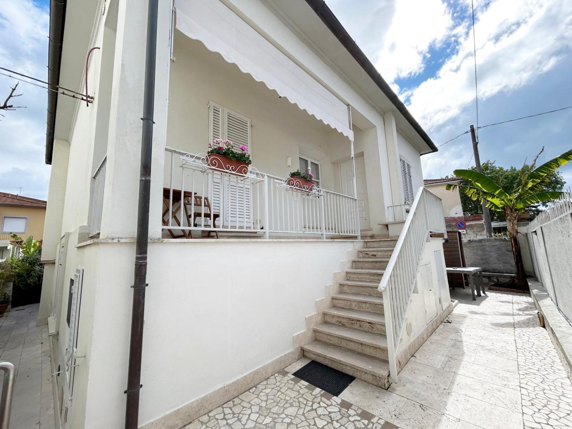 La Casa Di Rosi Al Mare Apartment Вада Екстериор снимка